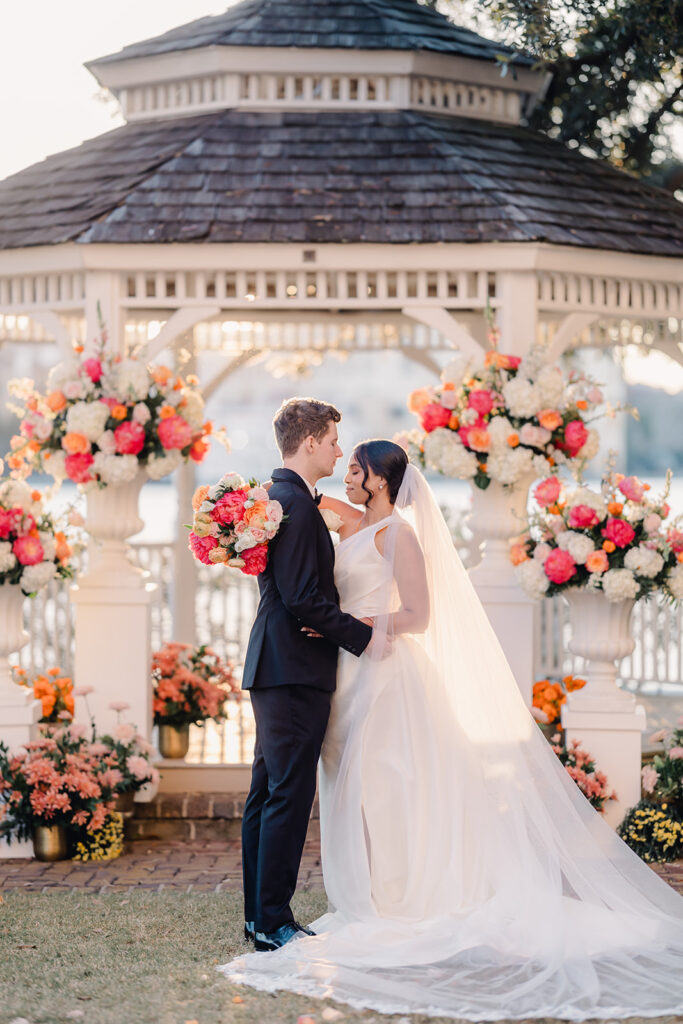 Fall wedding inspiration with warm colors in the wedding florals.