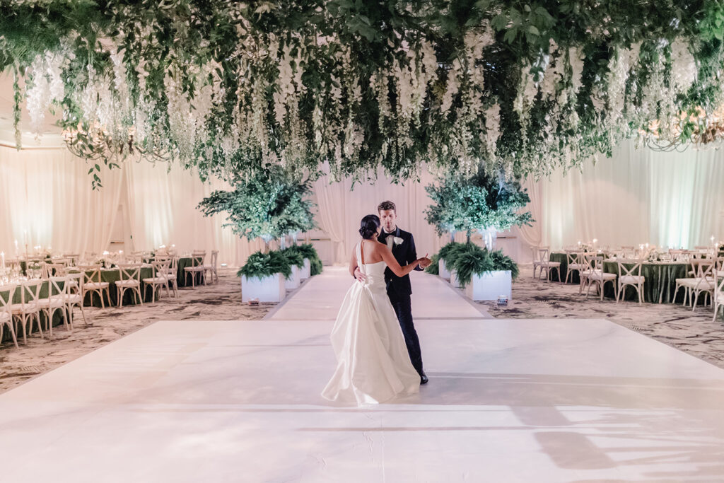 Wedding inspiration for a fall wedding reception.