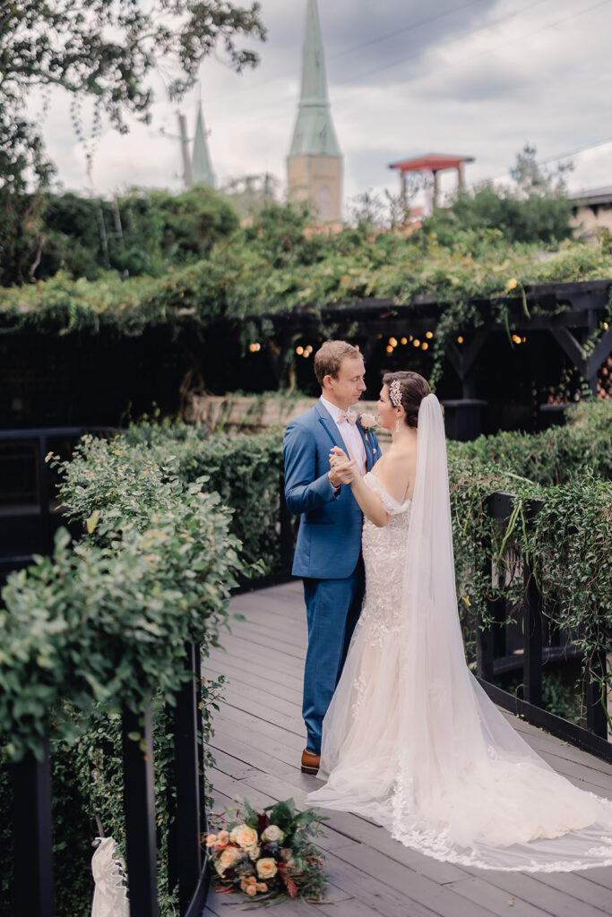 Bride and groom portraits in Savannah, GA.