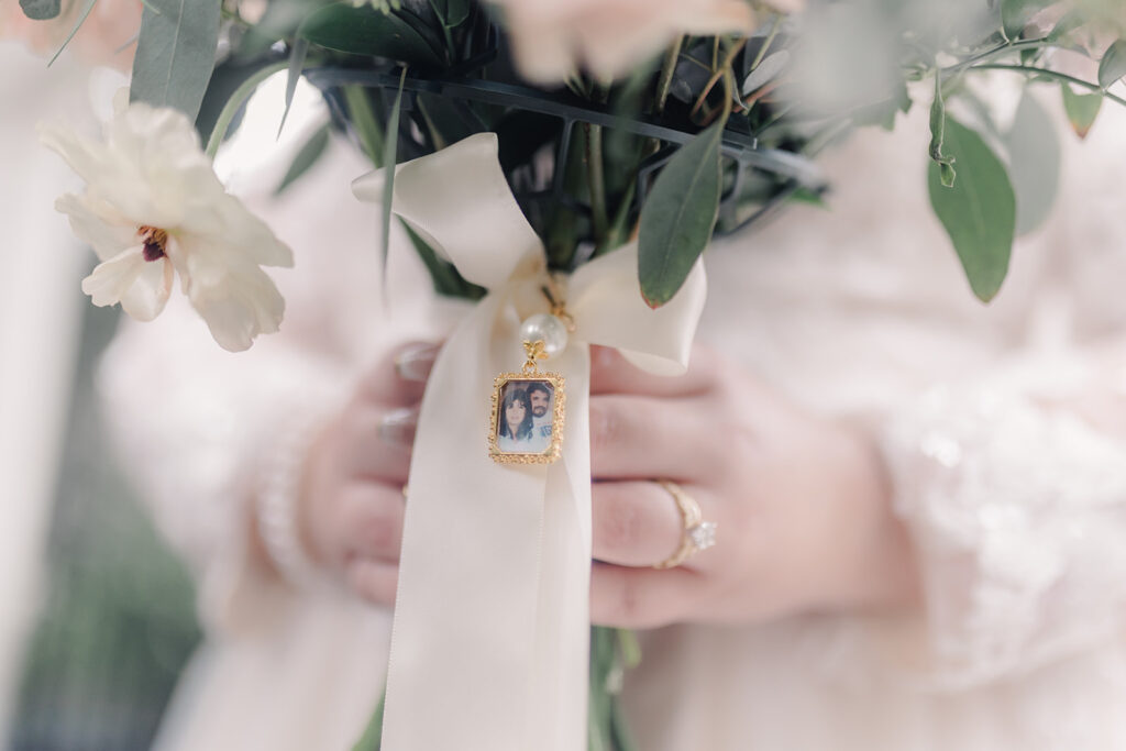 Savannah elopement with wedding photos of bride and groom.
