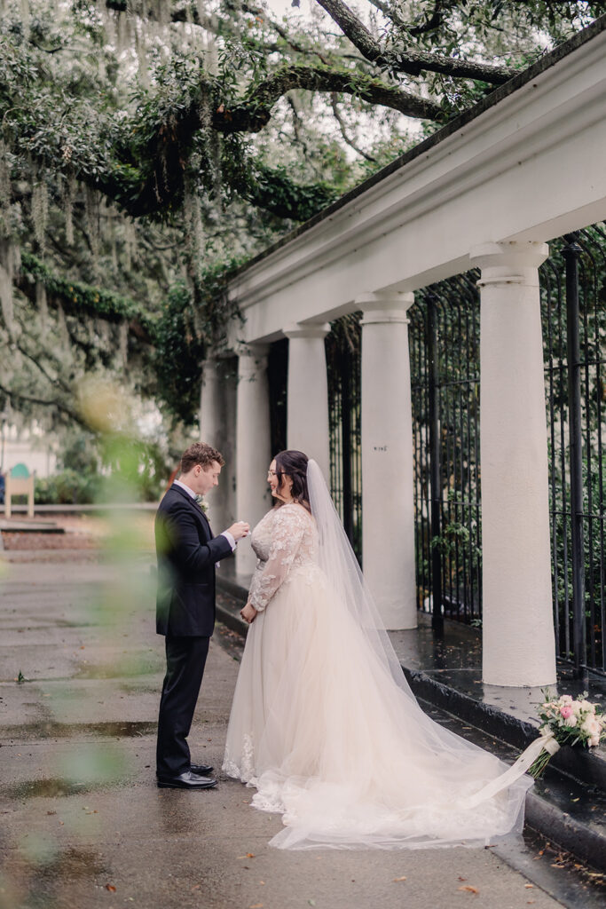 Savannah elopement with wedding photos of bride and groom.