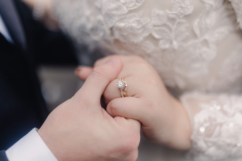 Savannah elopement with wedding photos of bride and groom.