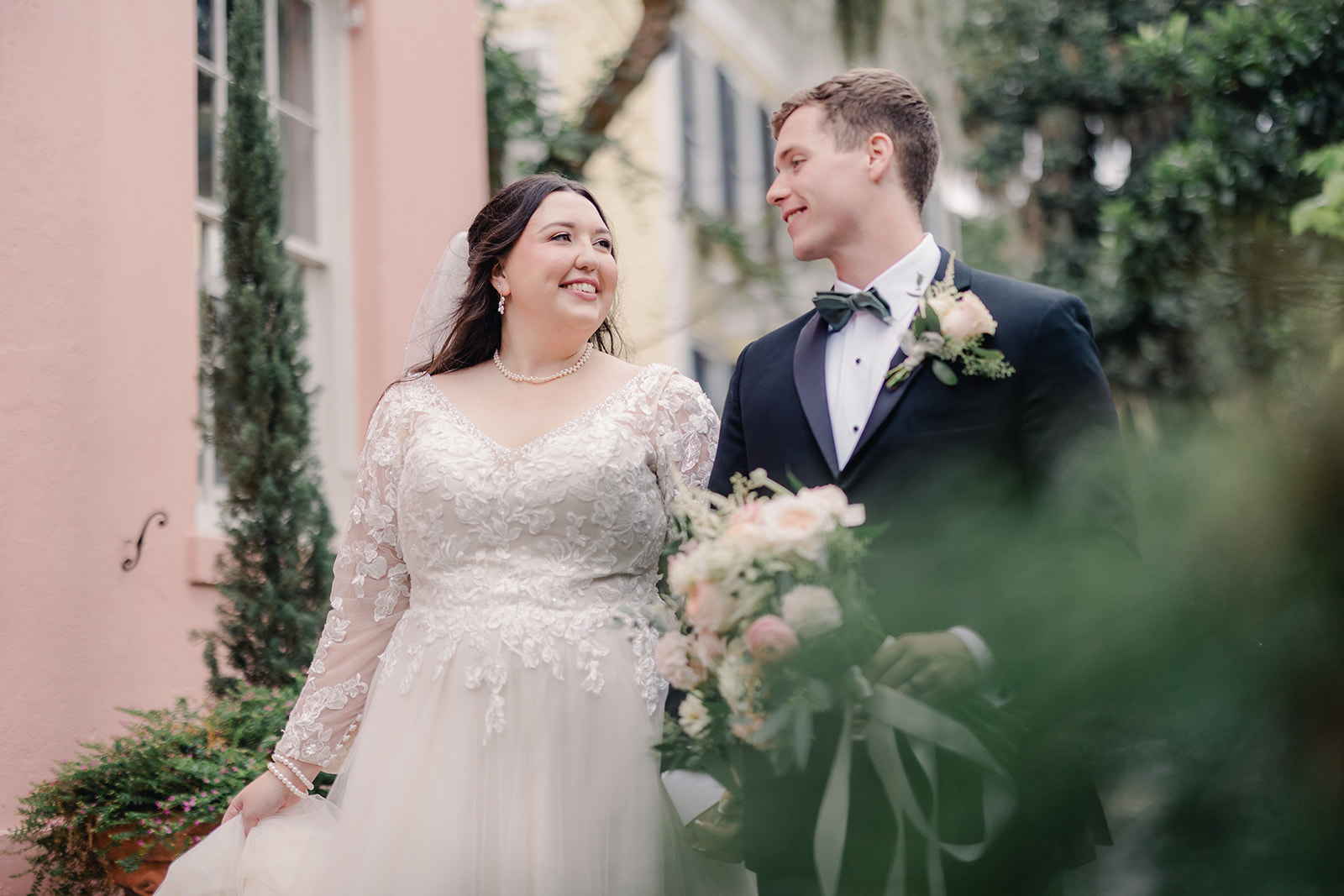 Savannah elopement with photos of bride and groom