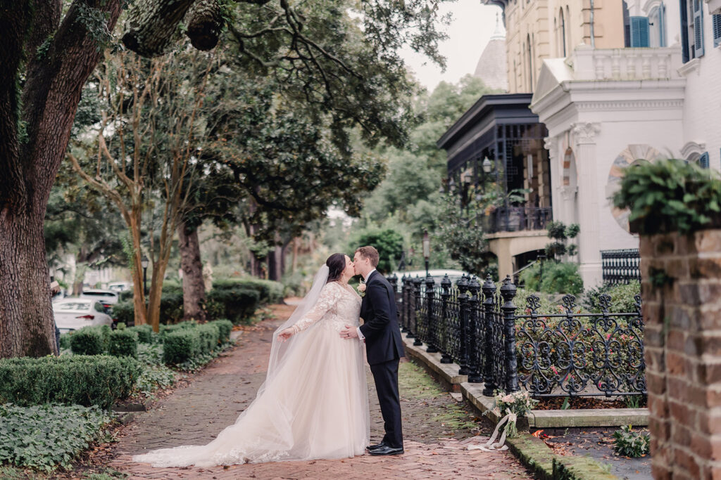 Savannah elopement with wedding photos of bride and groom.
