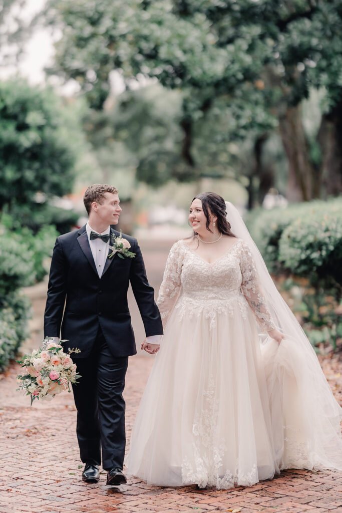 Savannah elopement with wedding photos of bride and groom.