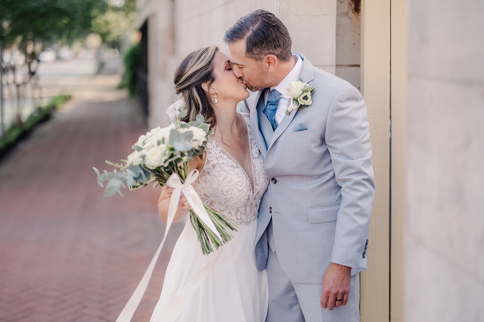 Savannah Elopement at Gastonian - Esther Griffin Photography